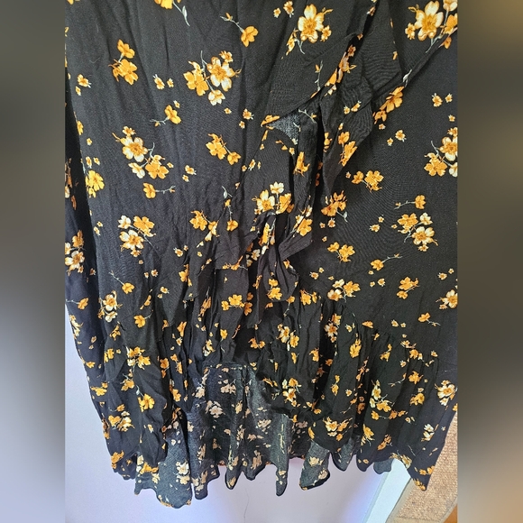 Torrid Black/Yellow Floral Hi-Low Ruffled Skirt - Picture 4 of 6